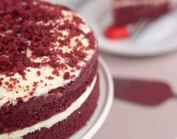 valentine-cake-delivery red-velvet-cake